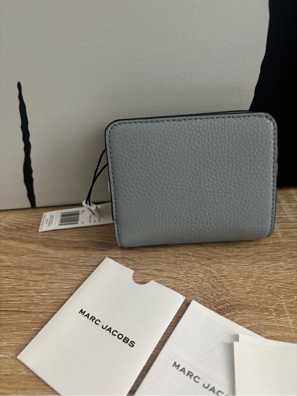 Marc Jacobs Gray Pebbled Leather Wallet with Bugs Bunny Graphic - Picture 5 of 8